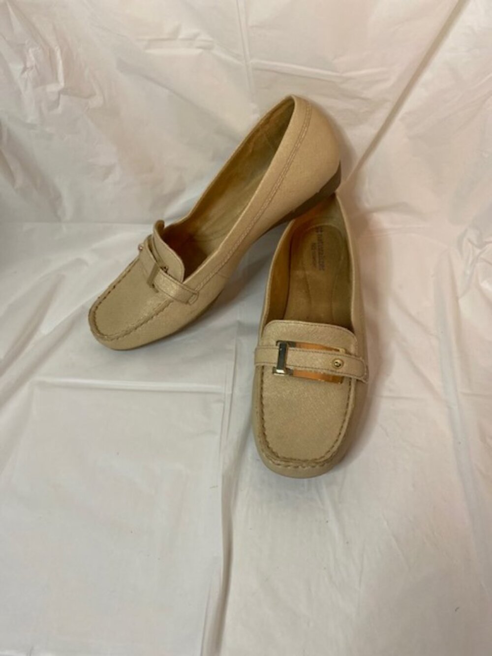 Naturalizer Gisella Beige Gold Metallic Slip On Loafer Flats Women’s Size 9M